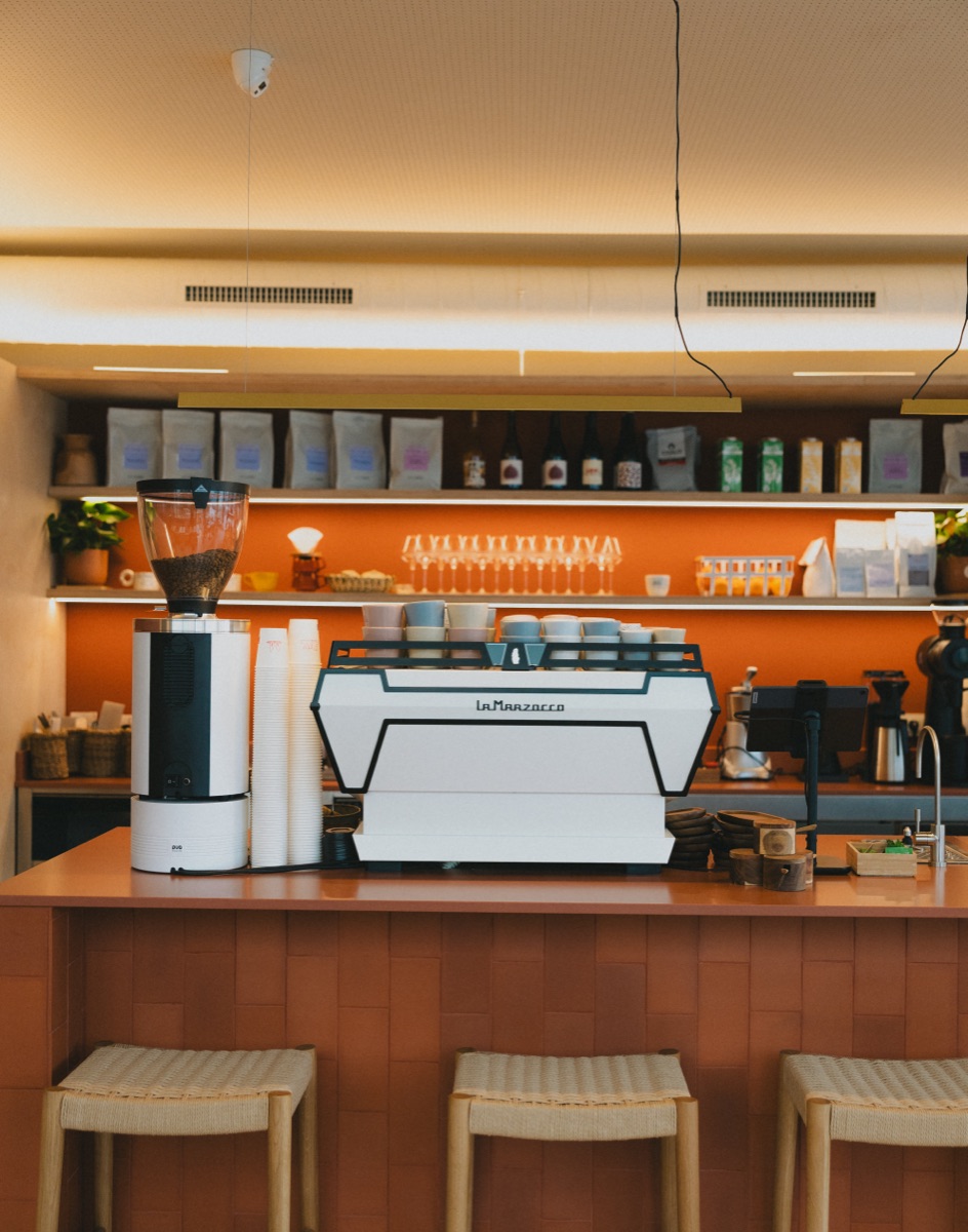 Barra de café con La Marzocco KB90 en Dirty Rabbit S'Agaró